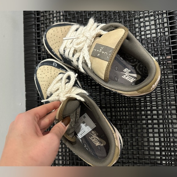 Travis Scott x Dunk Low Premium QS SB ‘Cactus Jack’ - Picture 5 of 7